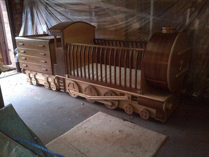 Incredible Train Crib by Weddideas | Fan Kous