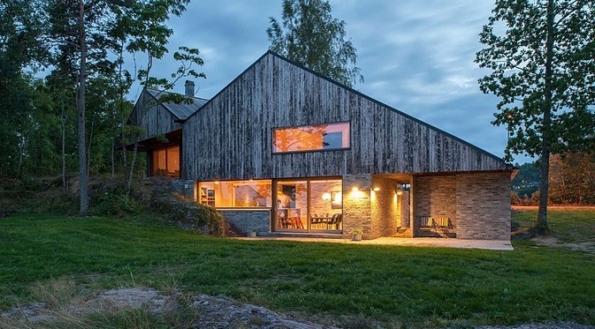 Seaside Retreat In Norway Displaying A Charming Wooden Exterior by Fankous